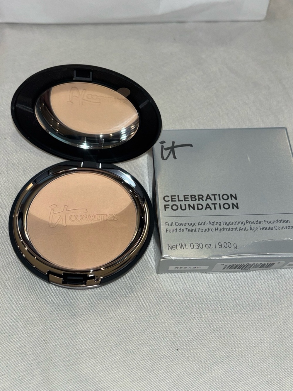 IT Cosmetics Celebration Foundation Powder Light Full Coverage 9g New